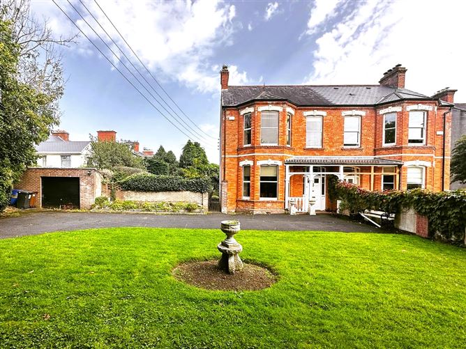 https://photos-a.propertyimages.ie/media/7/3/3/4740337/3d3e0f5b-a1f7-4cd2-a33f-a24916501b31_l.jpg