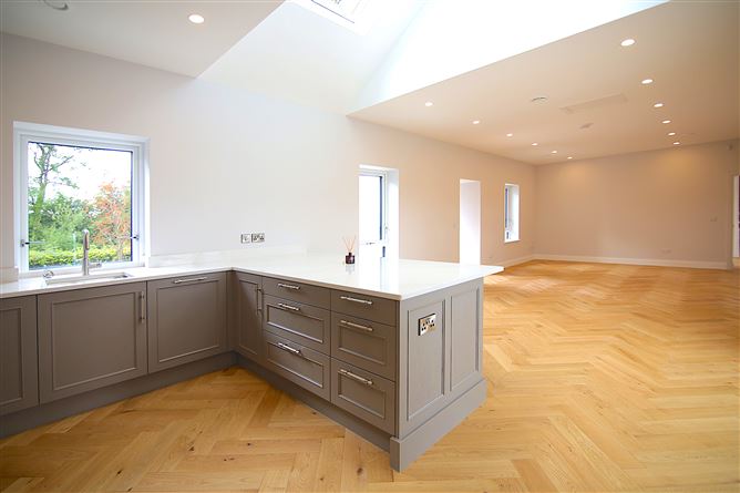 https://photos-a.propertyimages.ie/media/7/3/3/5021337/33029597-50d4-4734-9dc8-626dc6459c48_l.jpg