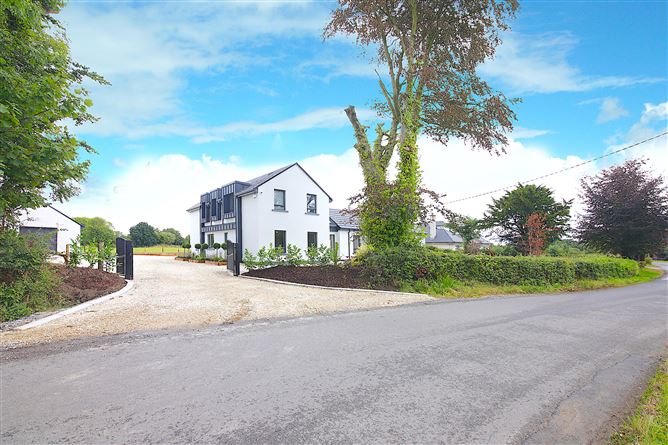 https://photos-a.propertyimages.ie/media/7/3/3/5021337/33029597-50d4-4734-9dc8-626dc6459c48_l.jpg