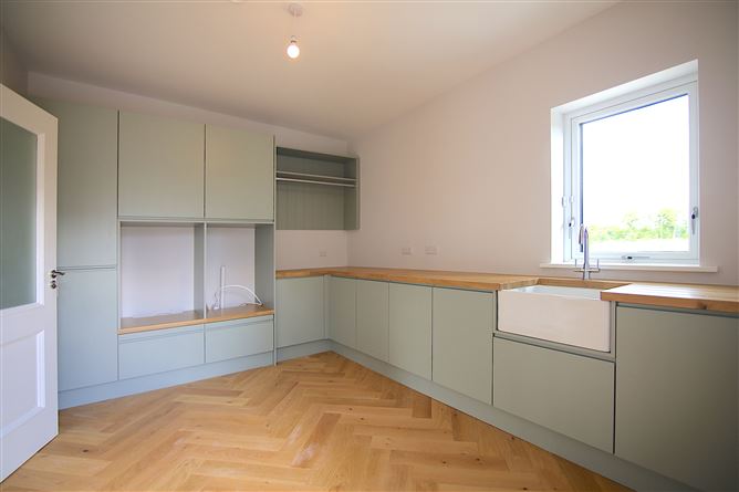 https://photos-a.propertyimages.ie/media/7/3/3/5021337/33029597-50d4-4734-9dc8-626dc6459c48_l.jpg