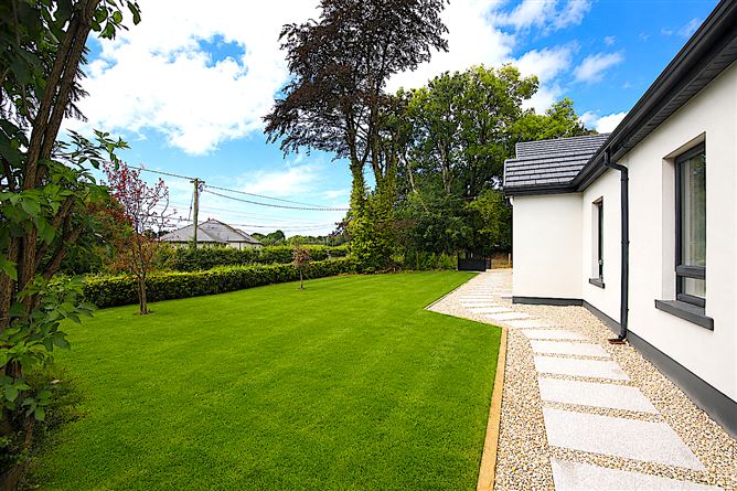https://photos-a.propertyimages.ie/media/7/3/3/5021337/33029597-50d4-4734-9dc8-626dc6459c48_l.jpg