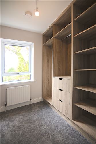 https://photos-a.propertyimages.ie/media/7/3/3/5021337/33029597-50d4-4734-9dc8-626dc6459c48_l.jpg