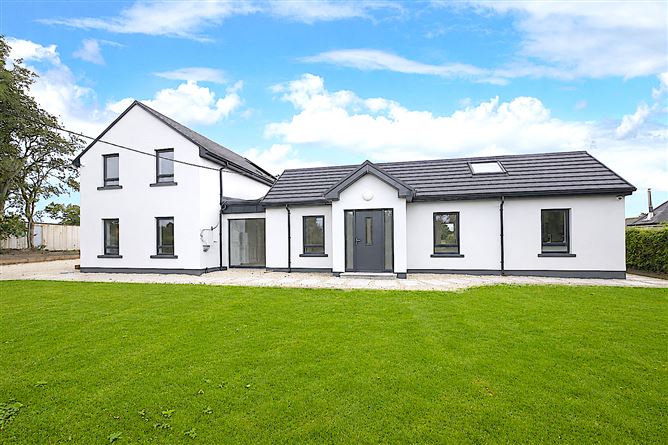 https://photos-a.propertyimages.ie/media/7/3/3/5021337/33029597-50d4-4734-9dc8-626dc6459c48_l.jpg