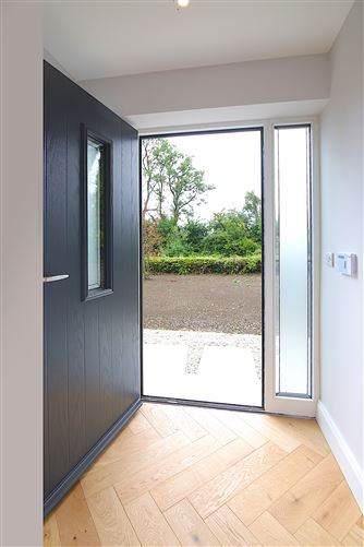 https://photos-a.propertyimages.ie/media/7/3/3/5021337/33029597-50d4-4734-9dc8-626dc6459c48_l.jpg