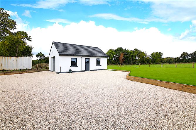 https://photos-a.propertyimages.ie/media/7/3/3/5021337/33029597-50d4-4734-9dc8-626dc6459c48_l.jpg