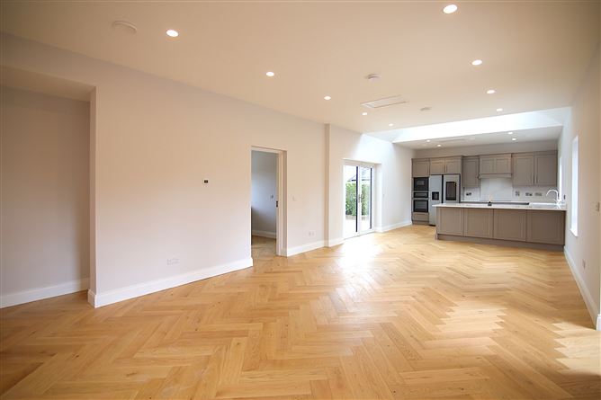 https://photos-a.propertyimages.ie/media/7/3/3/5021337/33029597-50d4-4734-9dc8-626dc6459c48_l.jpg