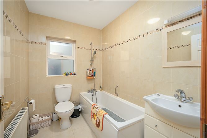 6 Woodside, Dunderrow, Kinsale, Co. Cork