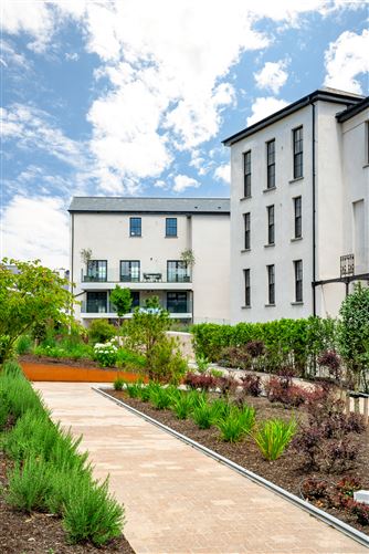 https://photos-a.propertyimages.ie/media/7/3/4/4948437/3a28e183-b008-46d2-ba25-6c3d75067886_l.jpg