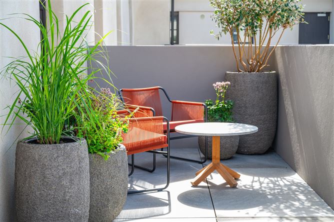 https://photos-a.propertyimages.ie/media/7/3/4/4948437/3a28e183-b008-46d2-ba25-6c3d75067886_l.jpg