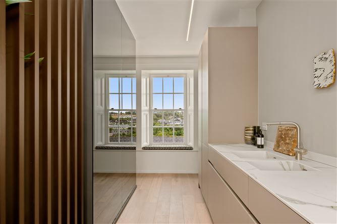 https://photos-a.propertyimages.ie/media/7/3/4/4948437/3a28e183-b008-46d2-ba25-6c3d75067886_l.jpg