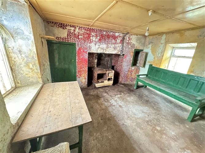Ref 1202 - Old Farmhouse, Doory, Portmagee, Kerry