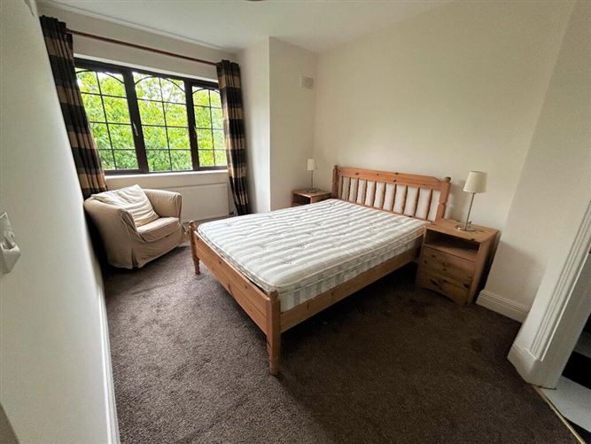 9 Mac Raghnaill, Lough Rinn, Mohill, Leitrim