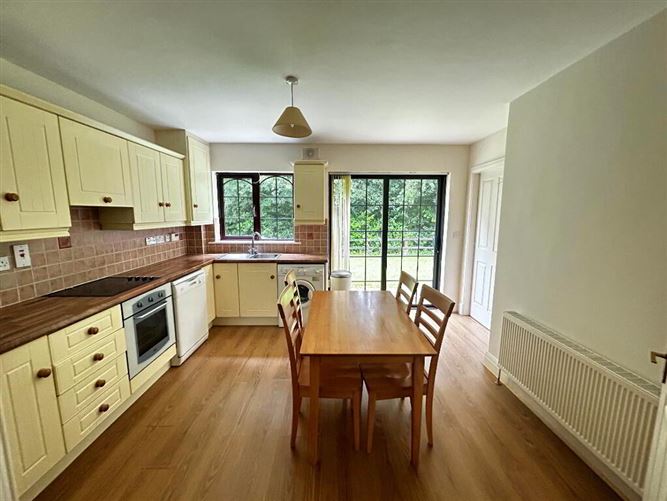 9 Mac Raghnaill, Lough Rinn, Mohill, Leitrim