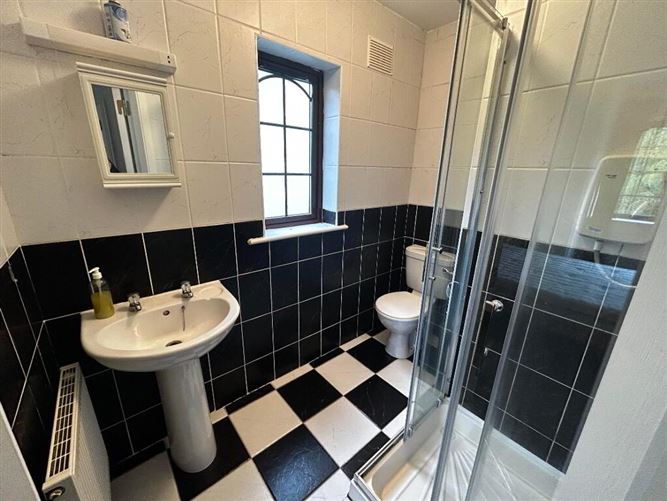 9 Mac Raghnaill, Lough Rinn, Mohill, Leitrim