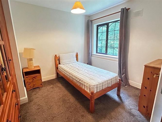 9 Mac Raghnaill, Lough Rinn, Mohill, Leitrim