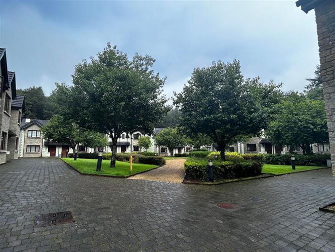 9 Mac Raghnaill, Lough Rinn, Mohill, Leitrim