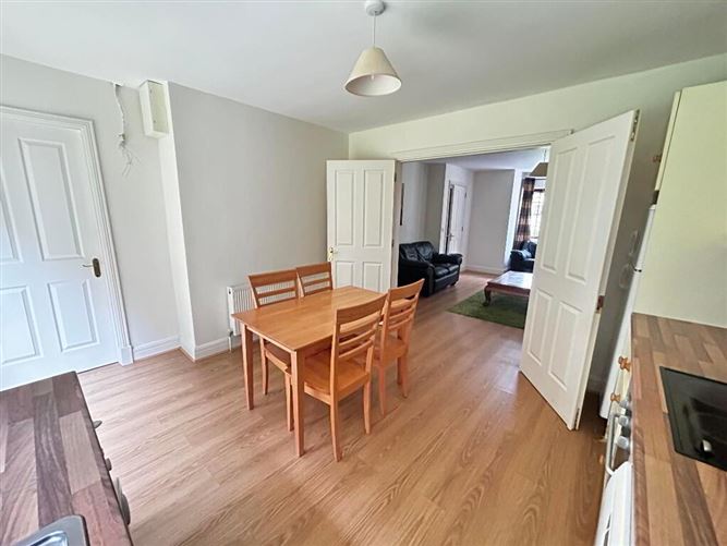 9 Mac Raghnaill, Lough Rinn, Mohill, Leitrim
