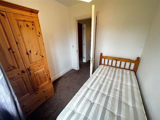 9 Mac Raghnaill, Lough Rinn, Mohill, Leitrim