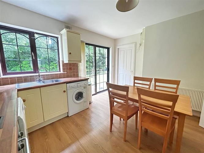 9 Mac Raghnaill, Lough Rinn, Mohill, Leitrim