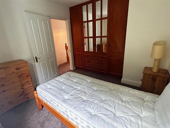 9 Mac Raghnaill, Lough Rinn, Mohill, Leitrim