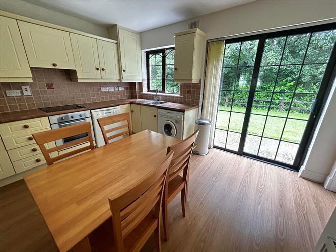 9 Mac Raghnaill, Lough Rinn, Mohill, Leitrim