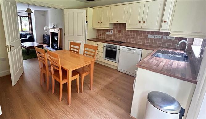 9 Mac Raghnaill, Lough Rinn, Mohill, Leitrim
