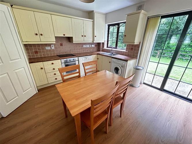 9 Mac Raghnaill, Lough Rinn, Mohill, Leitrim