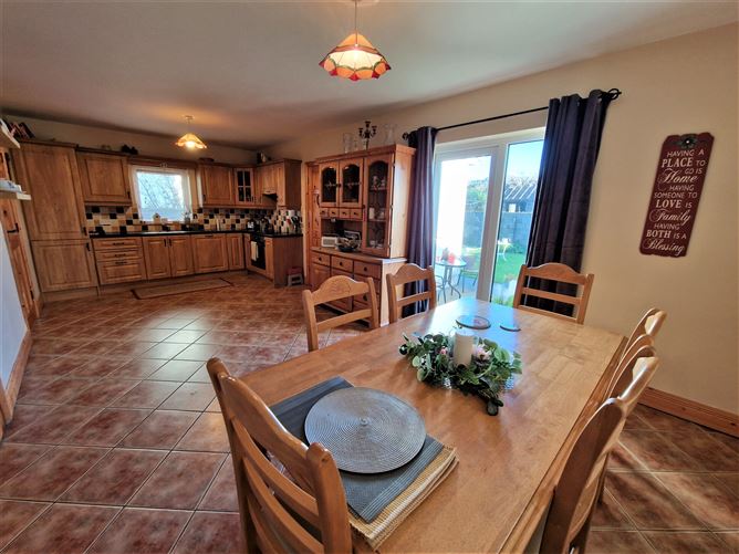13 Lavey Manor, Charlestown, Co. Mayo