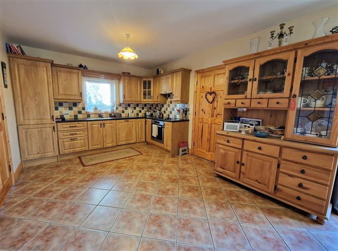 13 Lavey Manor, Charlestown, Co. Mayo