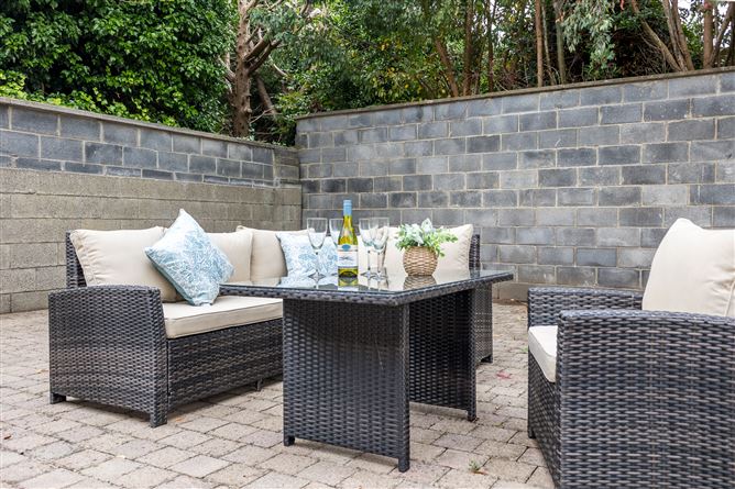 6 Fairacre, The Warren, Malahide, County Dublin