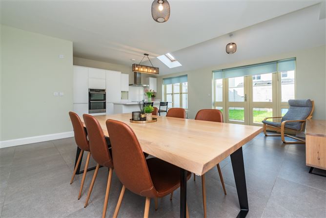 https://photos-a.propertyimages.ie/media/7/3/6/4927637/e101cc9c-9351-424f-9a65-e3d8e888d610_l.jpg