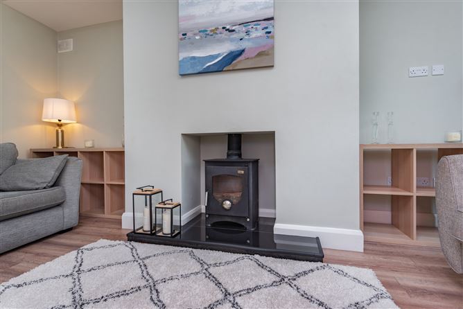 https://photos-a.propertyimages.ie/media/7/3/6/4927637/e101cc9c-9351-424f-9a65-e3d8e888d610_l.jpg