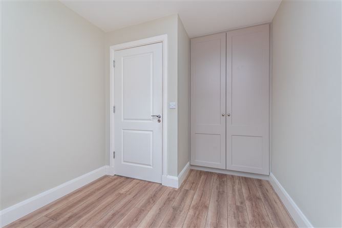 https://photos-a.propertyimages.ie/media/7/3/6/4927637/e101cc9c-9351-424f-9a65-e3d8e888d610_l.jpg