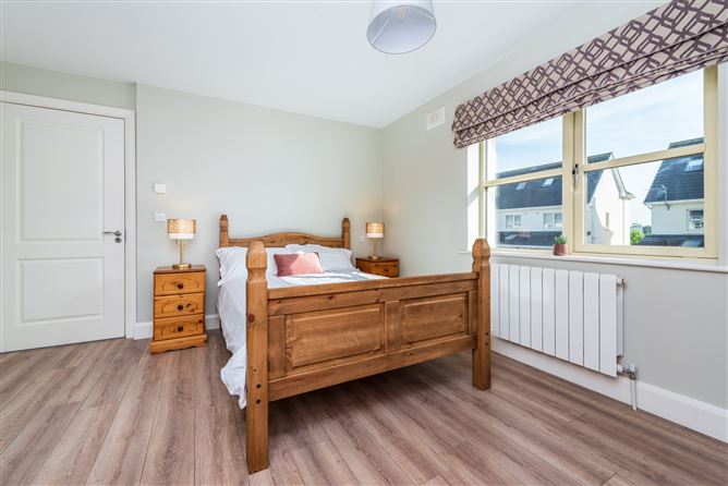 https://photos-a.propertyimages.ie/media/7/3/6/4927637/e101cc9c-9351-424f-9a65-e3d8e888d610_l.jpg