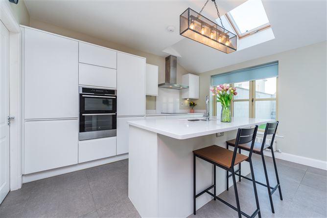 https://photos-a.propertyimages.ie/media/7/3/6/4927637/e101cc9c-9351-424f-9a65-e3d8e888d610_l.jpg