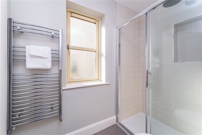 https://photos-a.propertyimages.ie/media/7/3/6/4927637/e101cc9c-9351-424f-9a65-e3d8e888d610_l.jpg