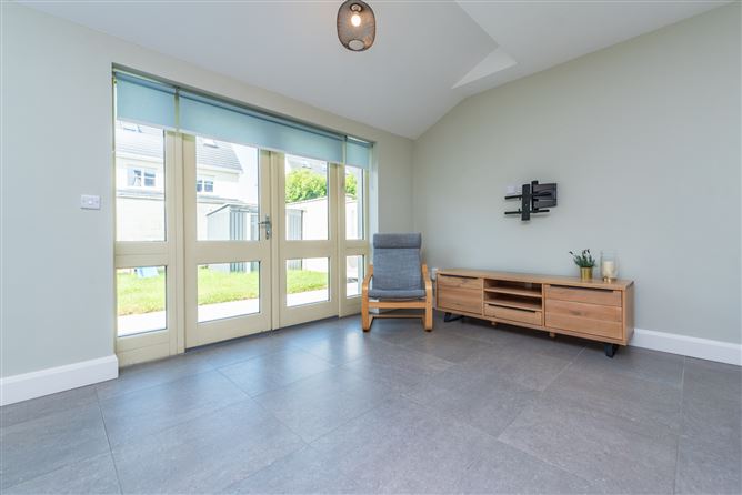 https://photos-a.propertyimages.ie/media/7/3/6/4927637/e101cc9c-9351-424f-9a65-e3d8e888d610_l.jpg
