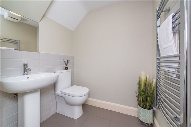 https://photos-a.propertyimages.ie/media/7/3/6/4927637/e101cc9c-9351-424f-9a65-e3d8e888d610_l.jpg