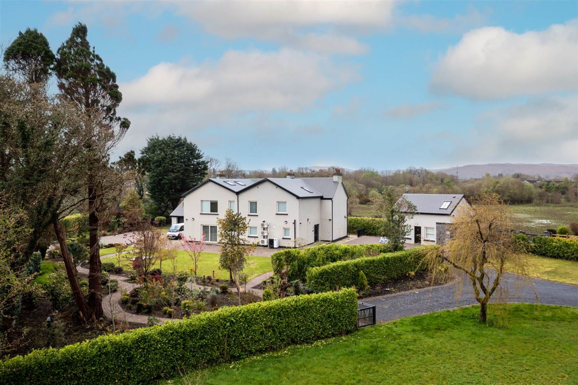 Scaraveen, Glann Road, Oughterard, County Galway