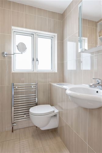 https://photos-a.propertyimages.ie/media/7/3/6/4999637/ca893d47-bbe7-4628-a493-9ff78ac5875b_l.jpg