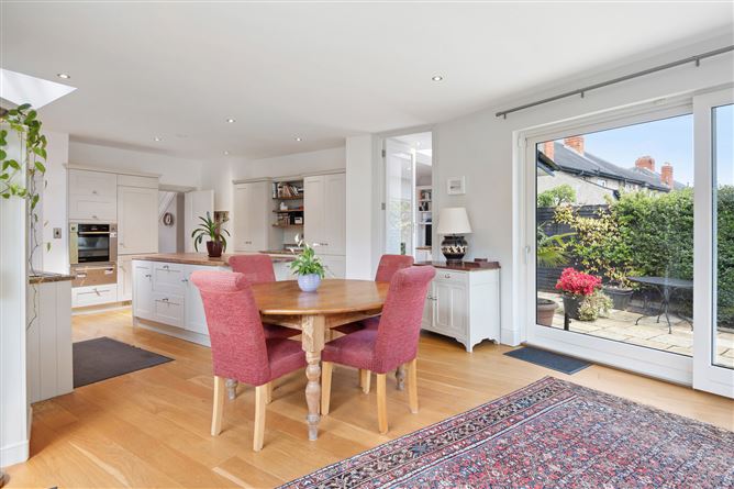 https://photos-a.propertyimages.ie/media/7/3/6/4999637/ca893d47-bbe7-4628-a493-9ff78ac5875b_l.jpg
