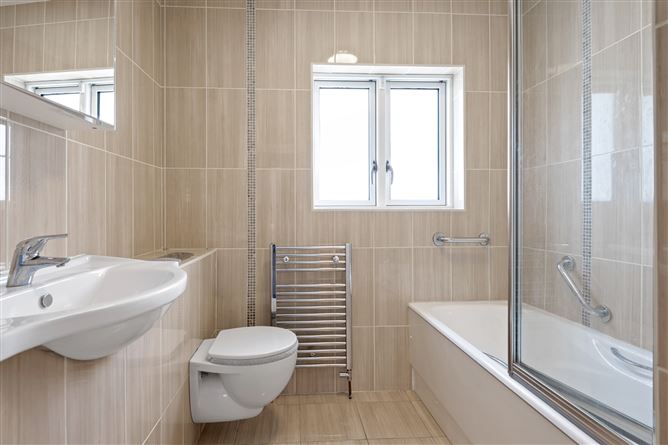 https://photos-a.propertyimages.ie/media/7/3/6/4999637/ca893d47-bbe7-4628-a493-9ff78ac5875b_l.jpg
