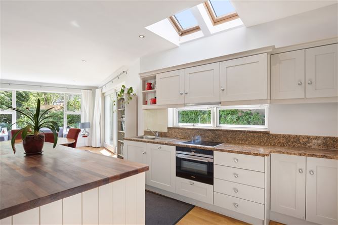 https://photos-a.propertyimages.ie/media/7/3/6/4999637/ca893d47-bbe7-4628-a493-9ff78ac5875b_l.jpg