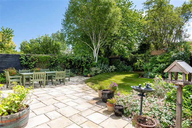 https://photos-a.propertyimages.ie/media/7/3/6/4999637/ca893d47-bbe7-4628-a493-9ff78ac5875b_l.jpg