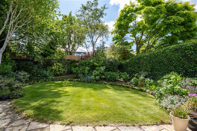 https://photos-a.propertyimages.ie/media/7/3/6/4999637/ca893d47-bbe7-4628-a493-9ff78ac5875b_l.jpg