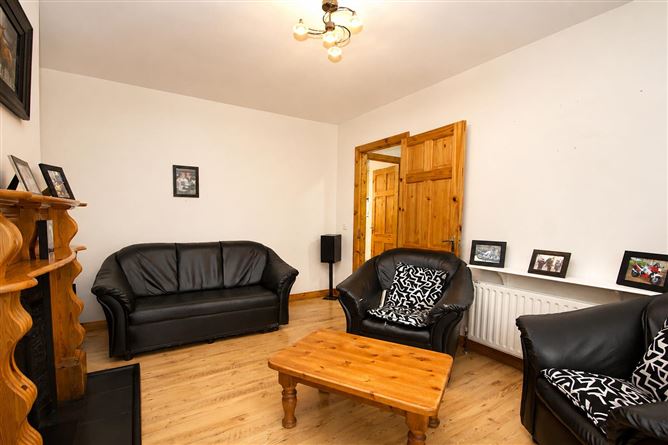 Flo & Oscars Cottage, 1 Back Lane, Ramelton, Co. Donegal