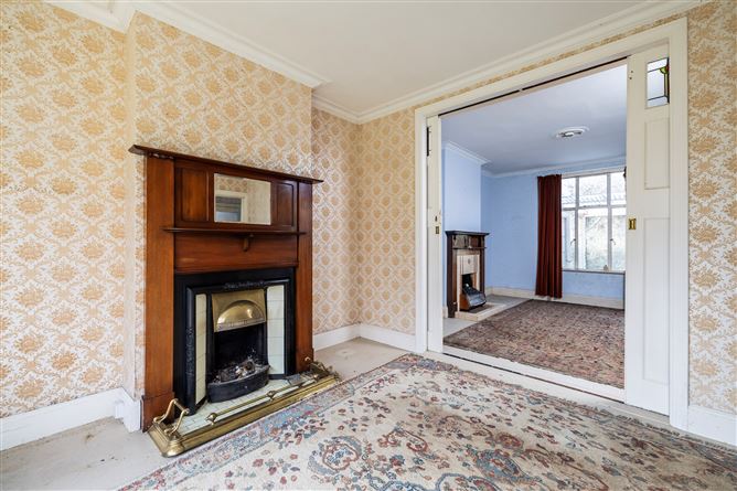 https://photos-a.propertyimages.ie/media/7/3/7/4912737/9cd6b186-f565-4aa1-beec-4131399a595d_l.jpg