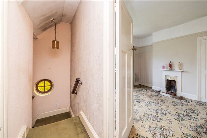 https://photos-a.propertyimages.ie/media/7/3/7/4912737/9cd6b186-f565-4aa1-beec-4131399a595d_l.jpg