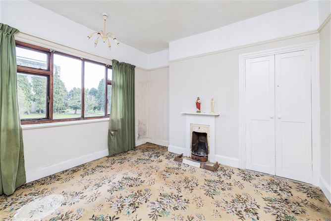 https://photos-a.propertyimages.ie/media/7/3/7/4912737/9cd6b186-f565-4aa1-beec-4131399a595d_l.jpg