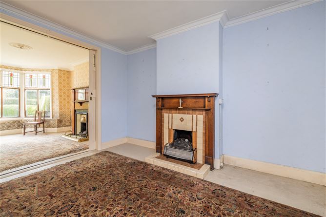 https://photos-a.propertyimages.ie/media/7/3/7/4912737/9cd6b186-f565-4aa1-beec-4131399a595d_l.jpg